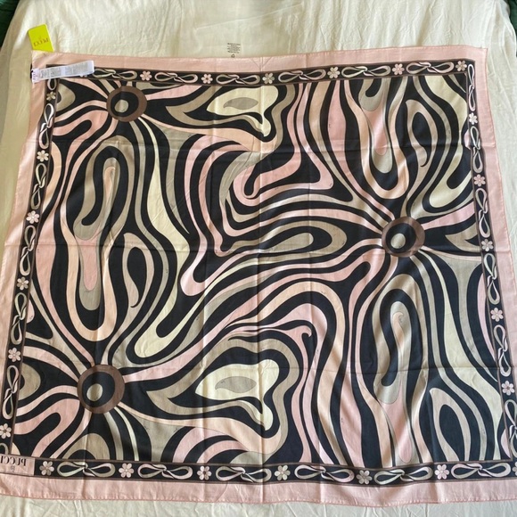 Pucci Abstract Pattern Scarf - Picture 5 of 6